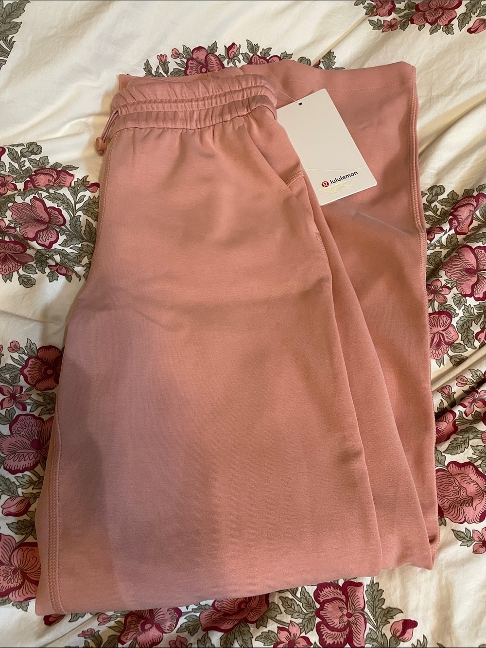 New size 4 softstreme high rise pants regular - dusty rose color - Lululemon